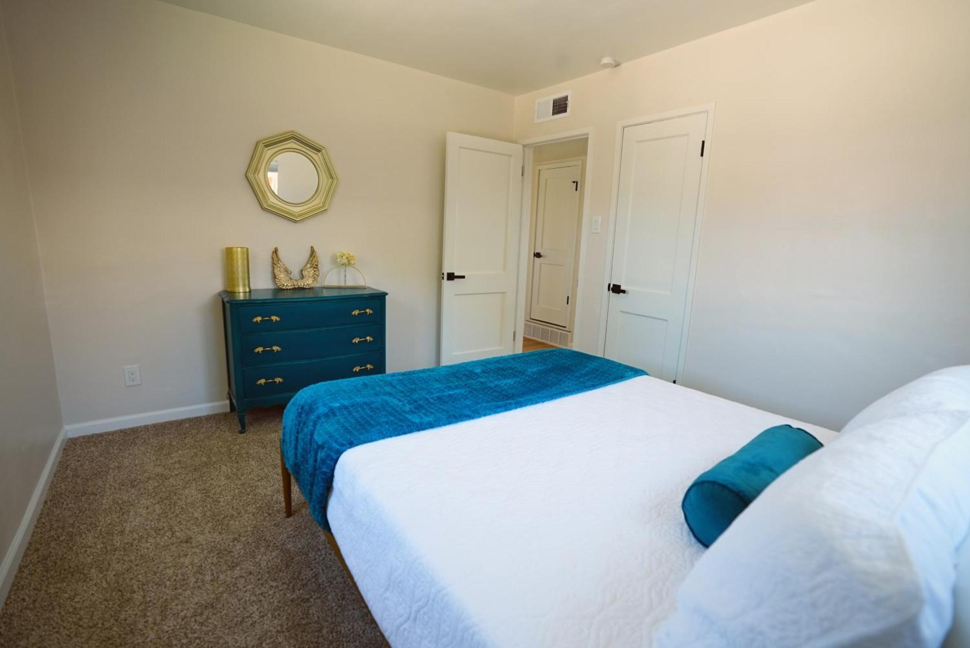 Centrally Located! Remodeled! Huge Backyard! The White House Albuquerque Exterior photo
